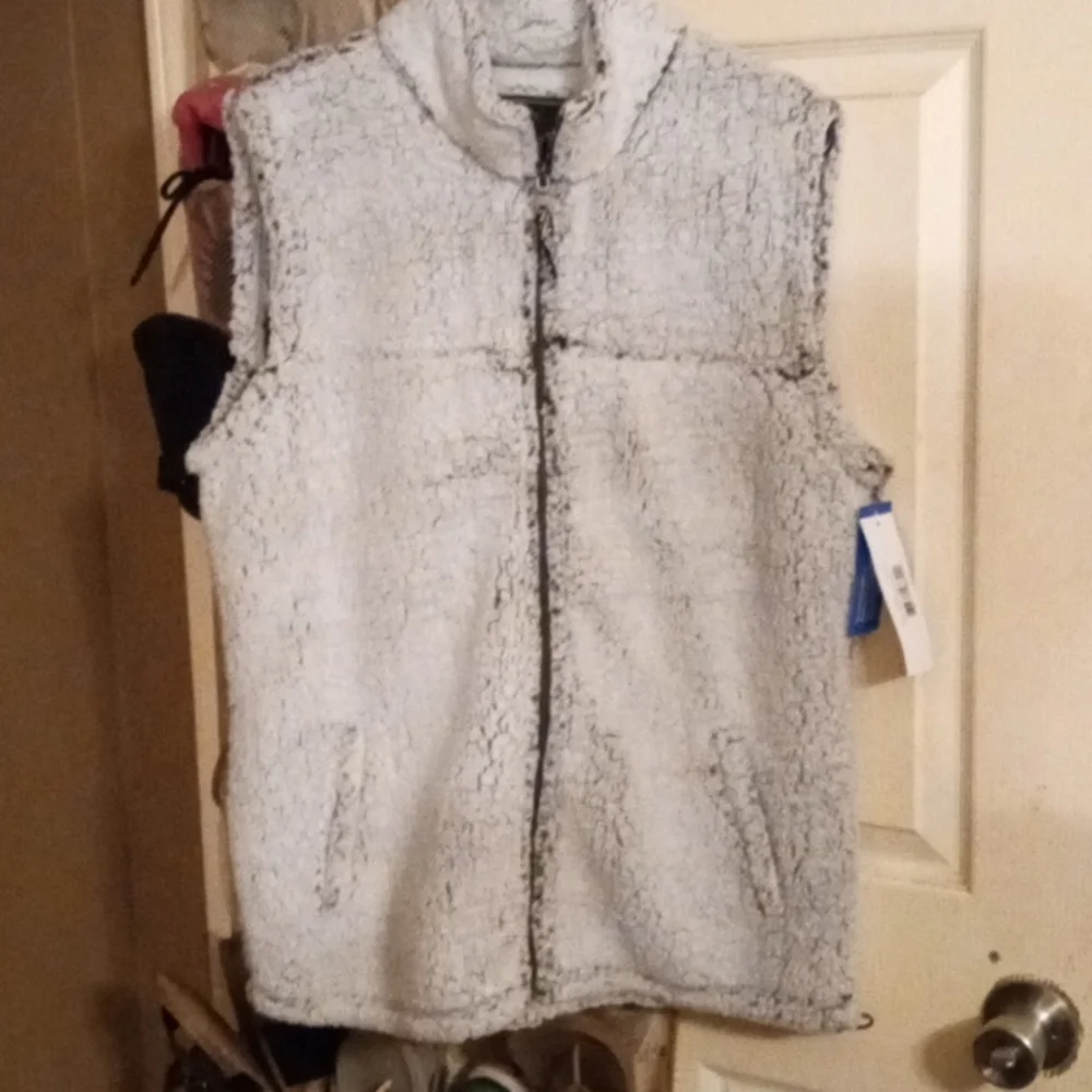 Vest - Picture 1 of 4